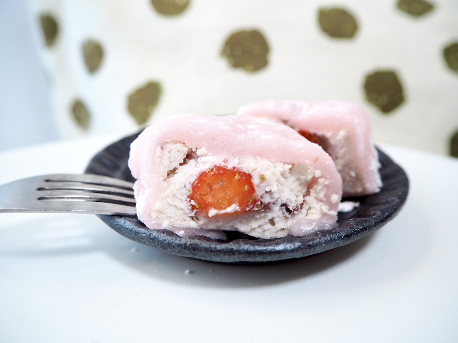 一粒苺のホイップクリーム大福
断面写真
